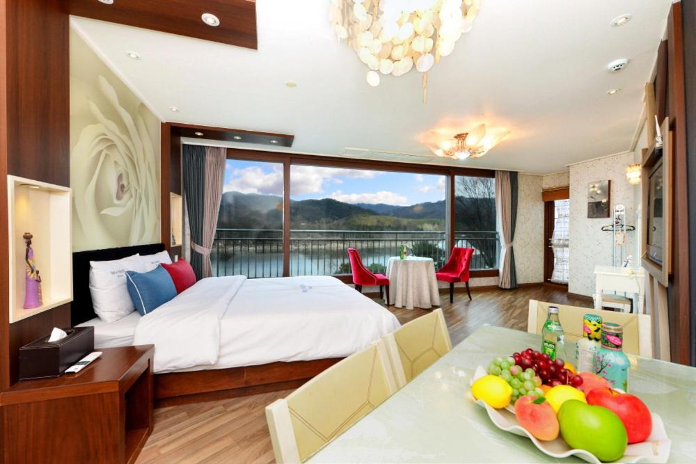 Moonlight Blue Pension Gapyeong Exterior photo